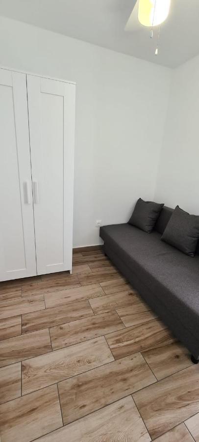 Family Comfortable Apartment Арона Экстерьер фото