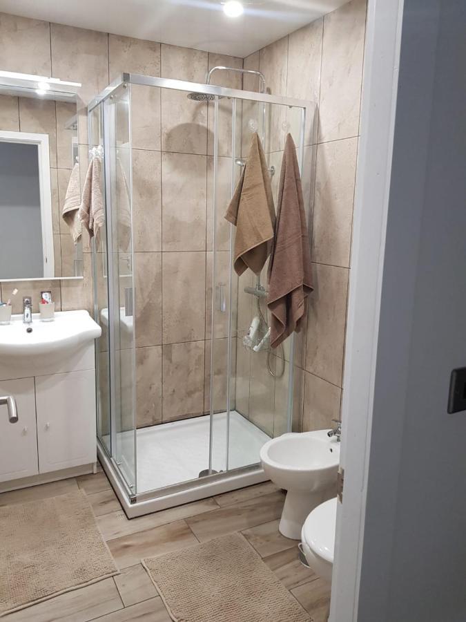 Family Comfortable Apartment Арона Экстерьер фото